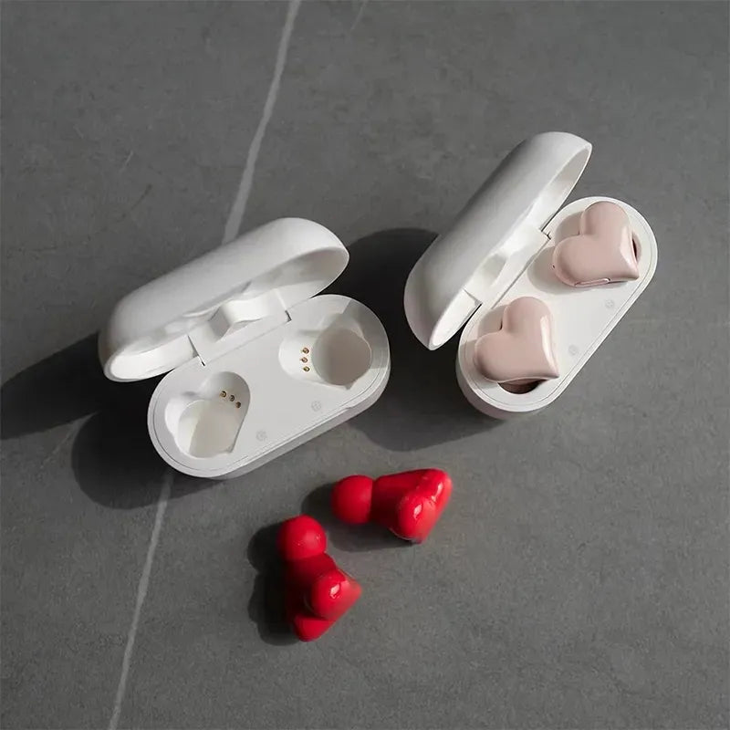 Auricolari wireless alla moda a forma di cuore